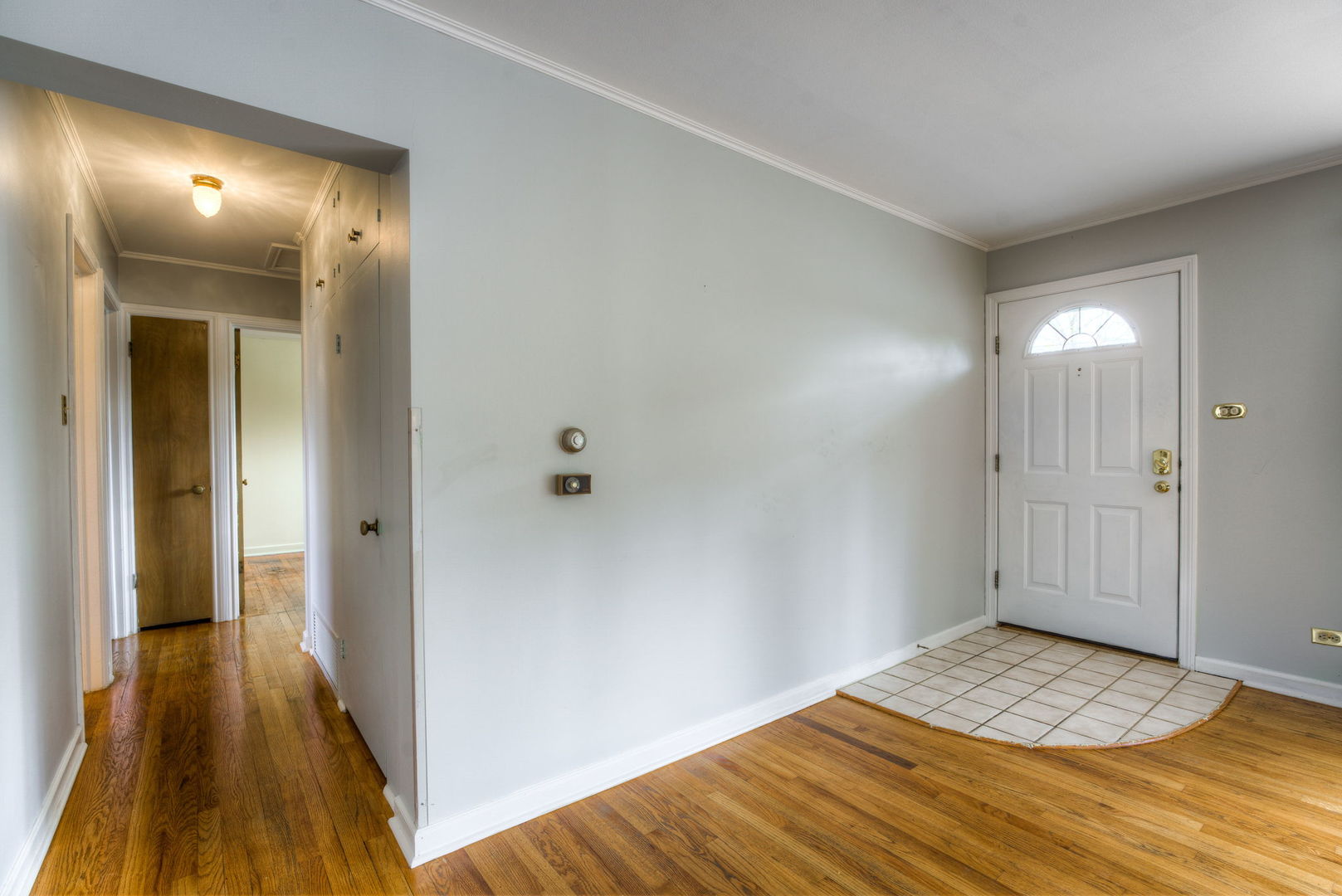 1046 Midway Road Northbrook, IL 60062 - Photo 2 of 24 a view of bathroom
