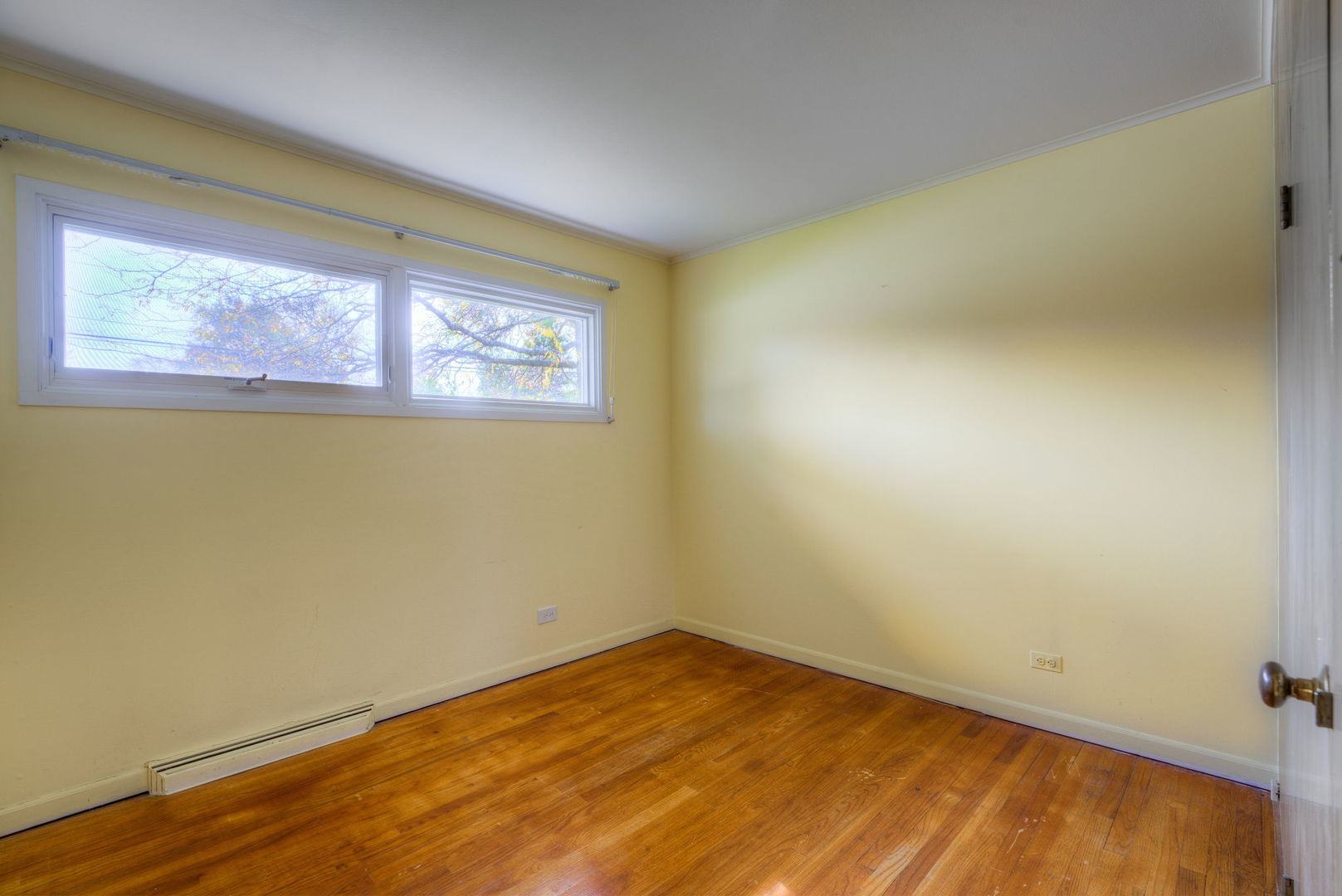 1046 Midway Road Northbrook, IL 60062 - Photo 11 of 24 a view of empty room with wooden floor
