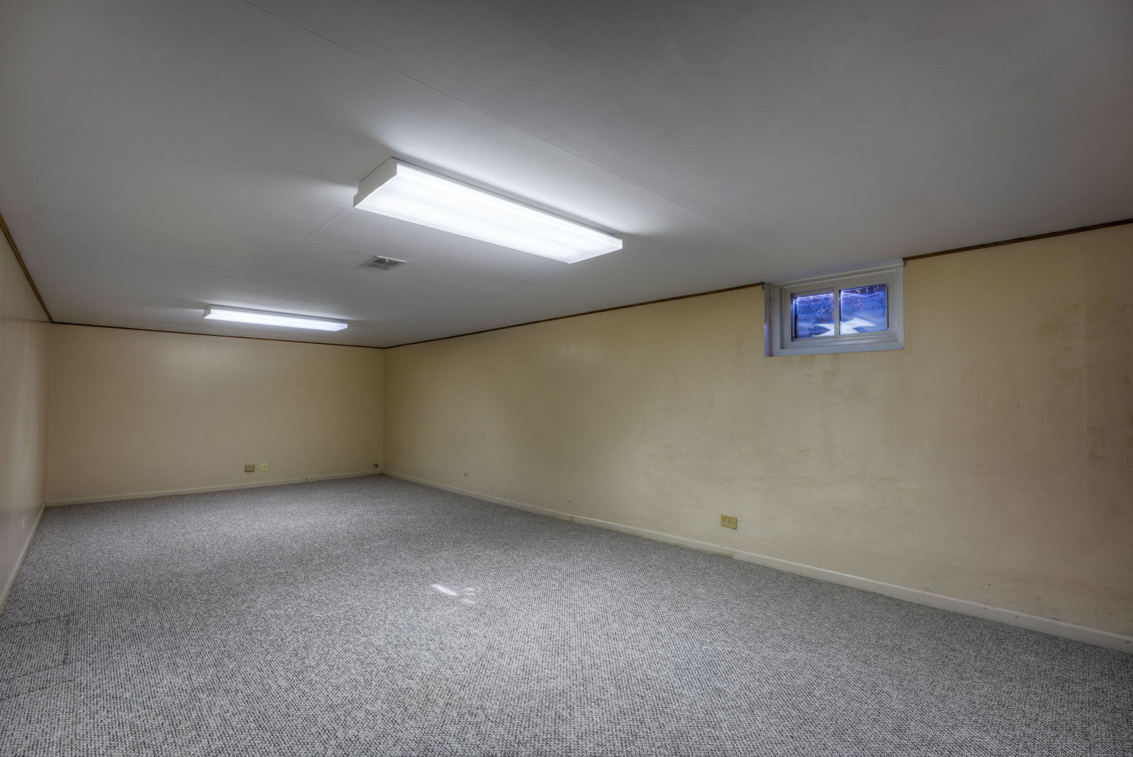 1046 Midway Road Northbrook, IL 60062 - Photo 16 of 24 an empty room with a empty space and windows