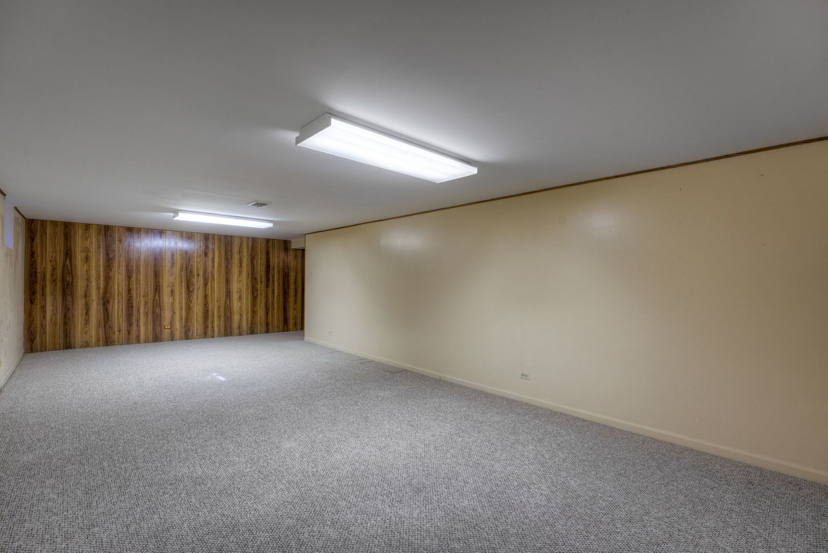 1046 Midway Road Northbrook, IL 60062 - Photo 17 of 24 a view of an empty room