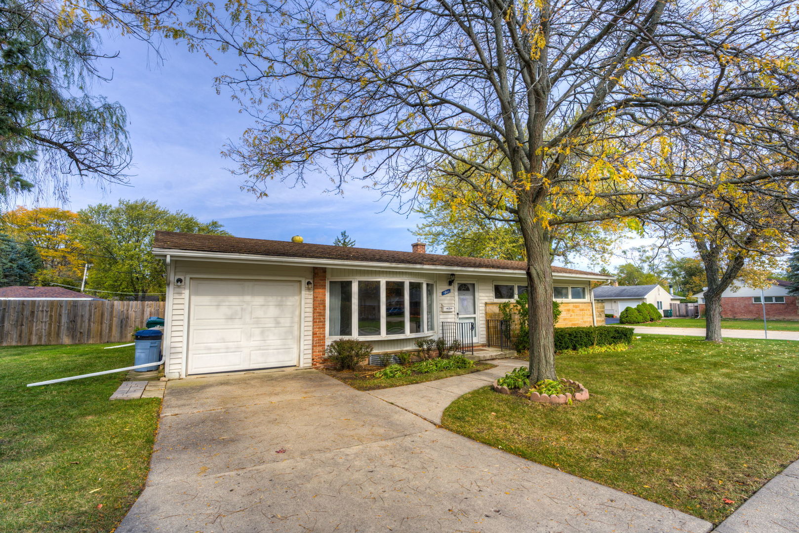 1046 Midway Road Northbrook, IL 60062 - Photo 19 of 24 front view of a house with a yard