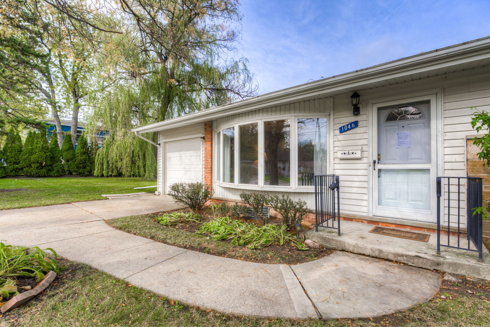 1046 Midway Road Northbrook, IL 60062 - Photo 21 of 24 a front view of a house with garden