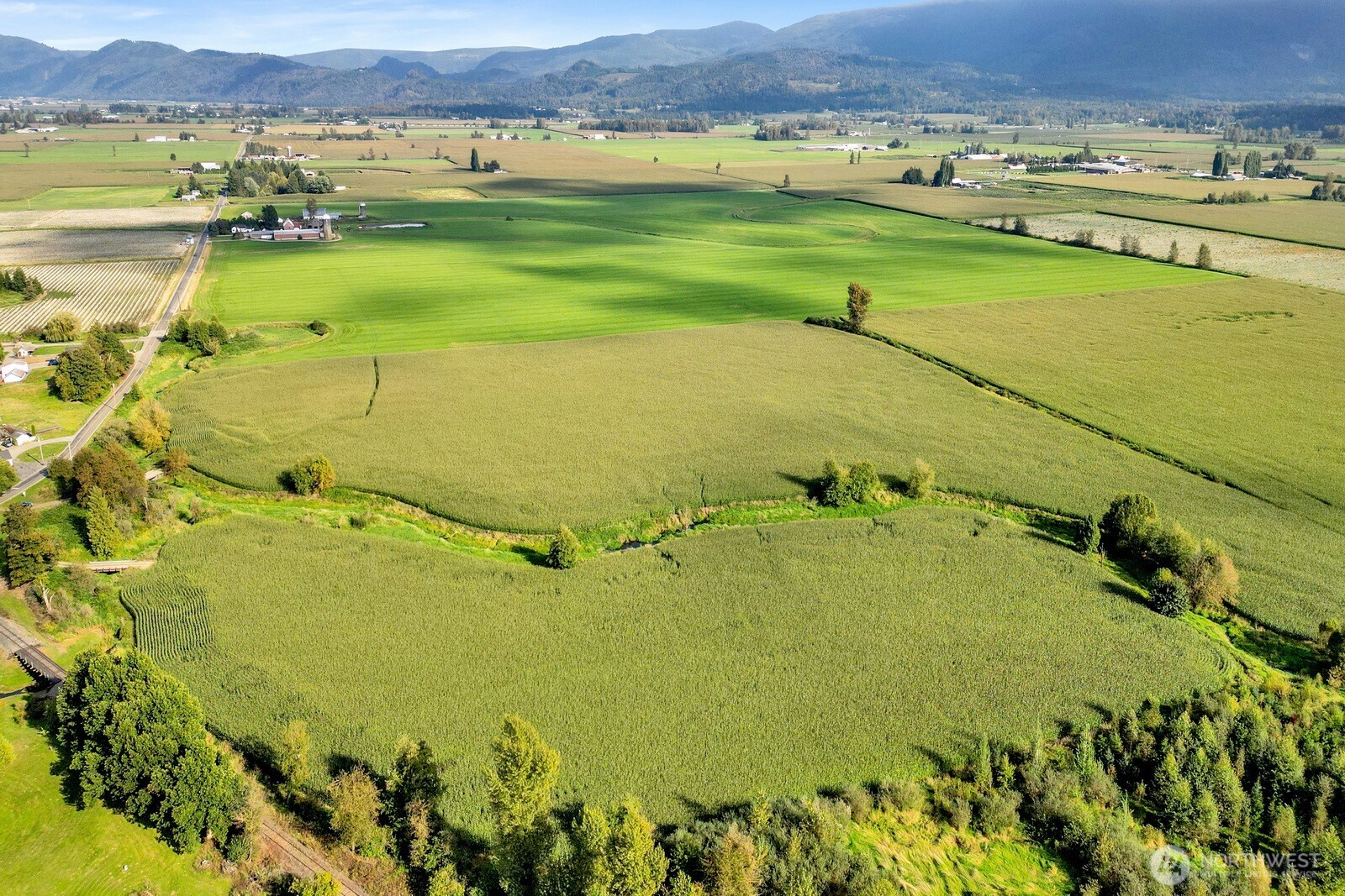 0 Clearbrook Road Sumas, WA 98295 - Photo 21 of 33 a view of an ocean and a mountain