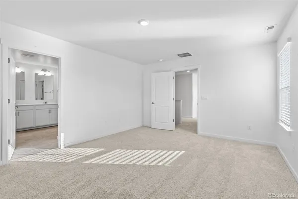 a view of a livingroom with a workspace