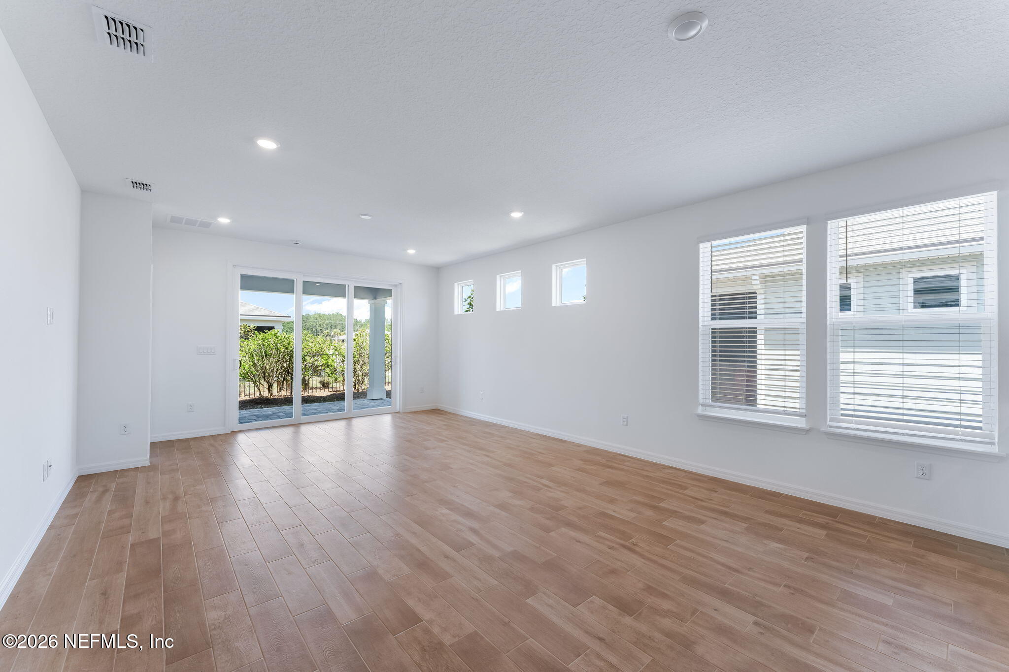 261 Ecliptic Loop Yulee, FL 32097 - Photo 18 of 61 19-web-or-mls-Living room