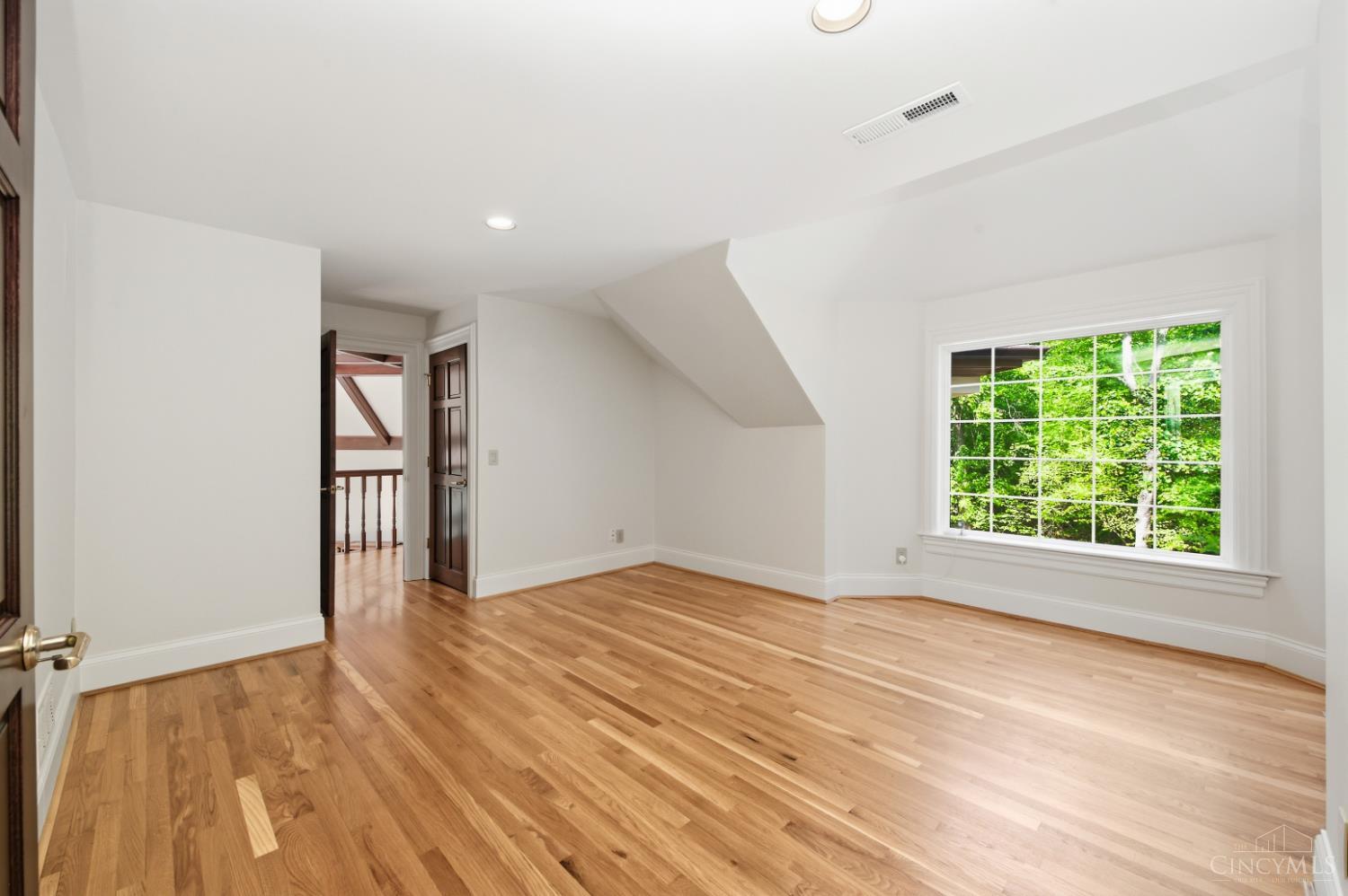 8690 Hopewell Road Cincinnati, OH 45242 - Photo 20 of 51