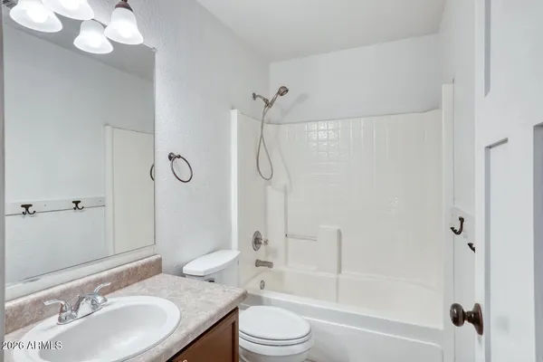 $619,900 | 3940 South Moccasin Trail, Gilbert, AZ 85297