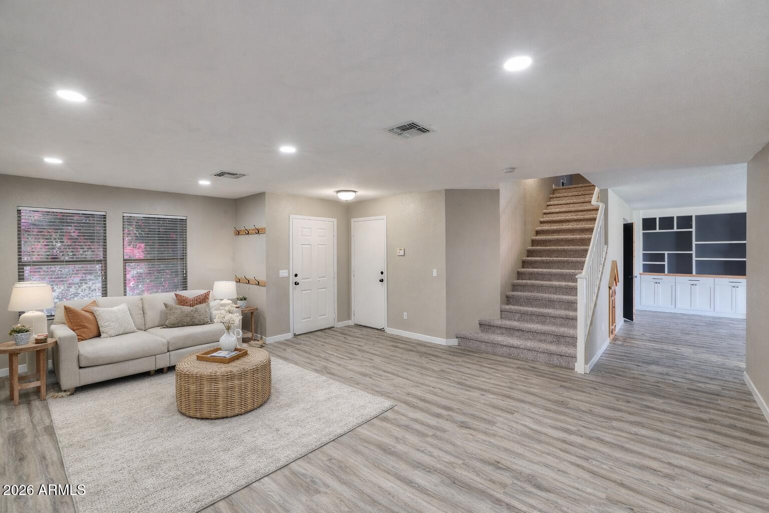 3940 South Moccasin Trail Gilbert, AZ 85297 - Photo 5 of 45 Living Room