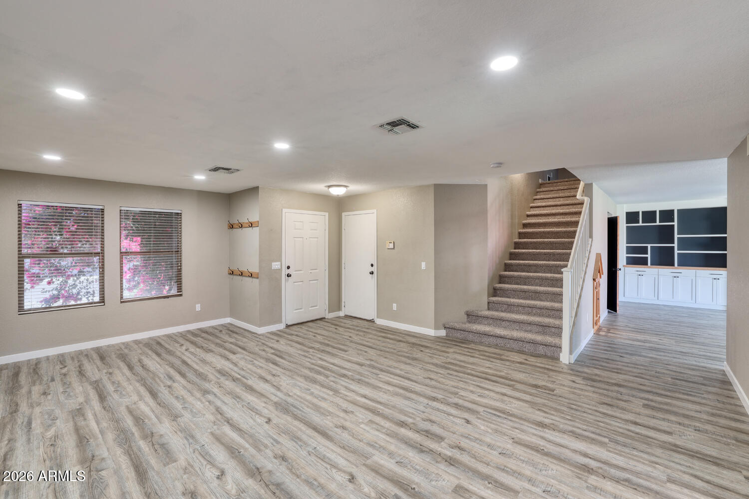 3940 South Moccasin Trail Gilbert, AZ 85297 - Photo 6 of 45 Living Room