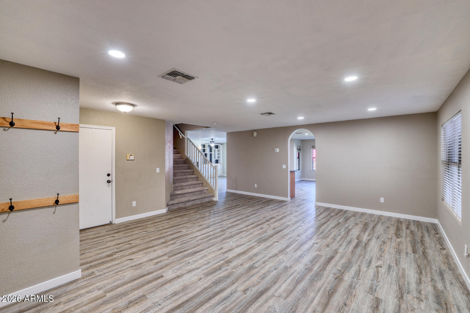 3940 South Moccasin Trail Gilbert, AZ 85297 - Photo 8 of 45 Living Room