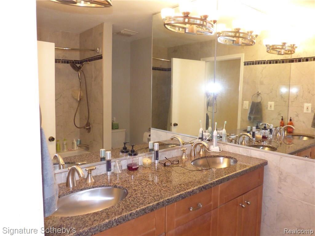 3448 Wendover Road Troy, MI 48084 - Photo 17 of 38 20.JPG