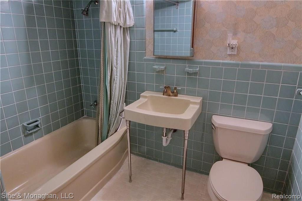 150 Lewiston Road Grosse Pointe Farms, MI 48236 - Photo 24 of 37