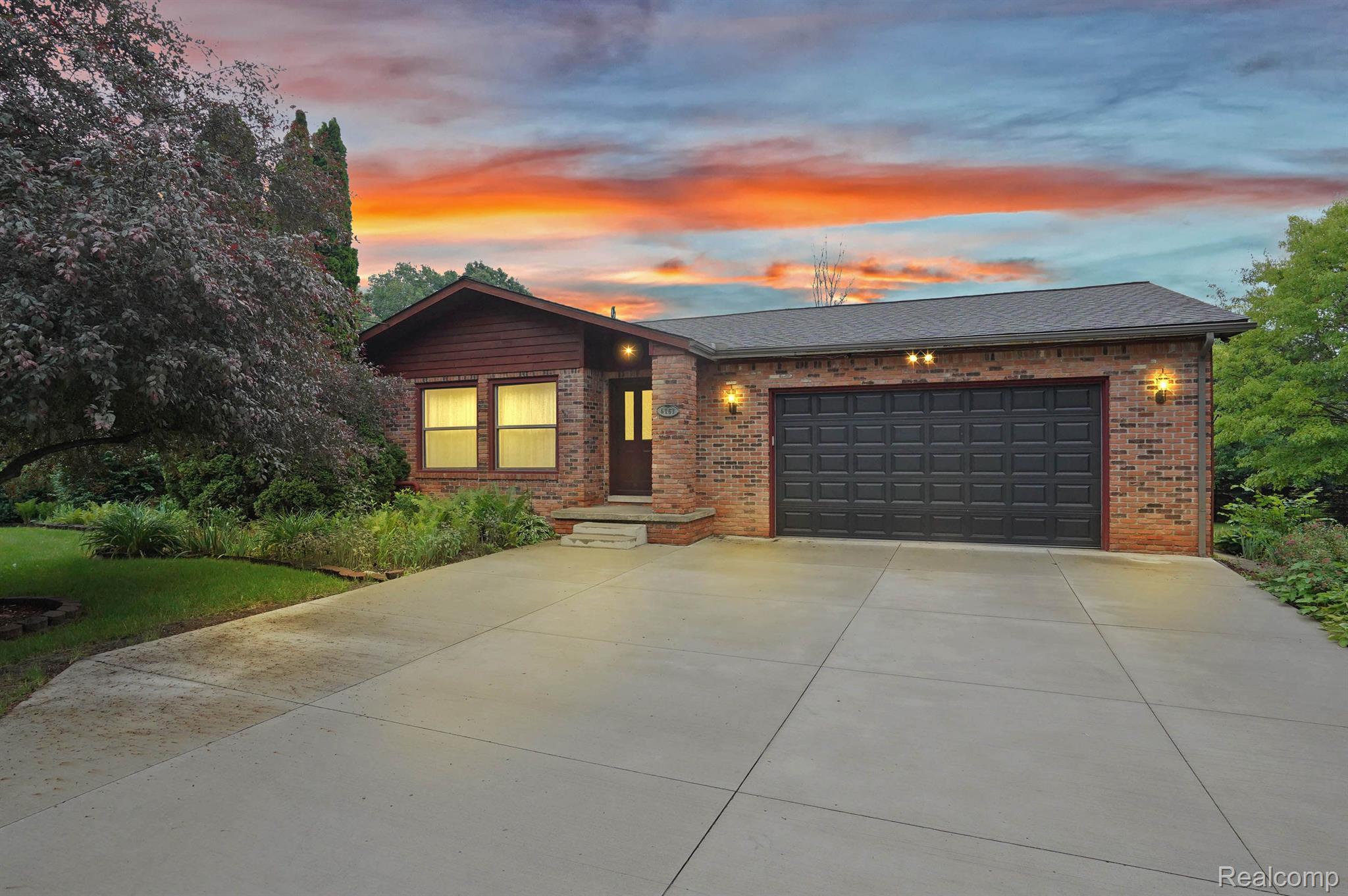 5161 Clarkston Road Clarkston, MI 48348 - Photo 1 of 30 Gallery Image 1