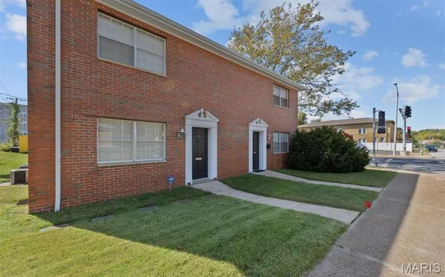 $950 | 1218 Iron Street, St. Louis, MO 63111