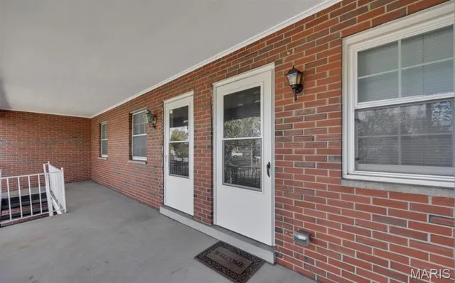 $950 | 1218 Iron Street, St. Louis, MO 63111