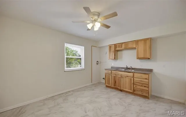 $950 | 1218 Iron Street, St. Louis, MO 63111