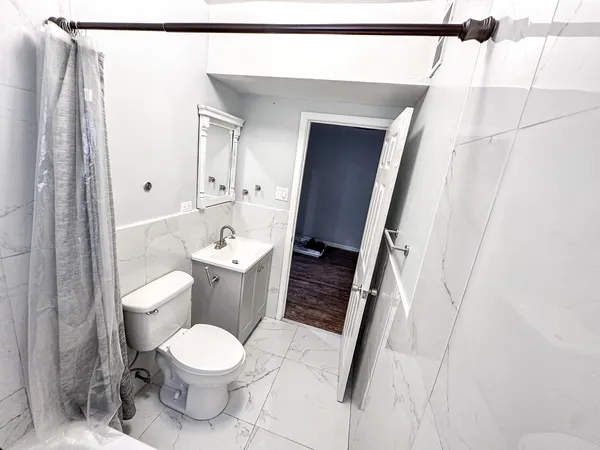 $1,700 | 7926 South Luella Avenue, Unit 1B, Chicago, IL 60617