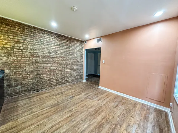 $1,700 | 7926 South Luella Avenue, Unit 1B, Chicago, IL 60617