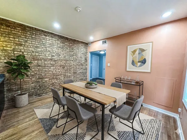 $1,700 | 7926 South Luella Avenue, Unit 1B, Chicago, IL 60617