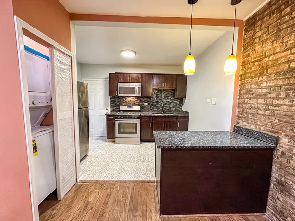 $1,700 | 7926 South Luella Avenue, Unit 1B, Chicago, IL 60617