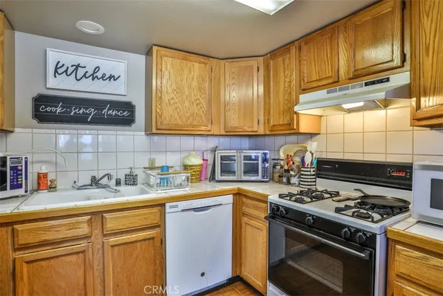 $1,950,000 | 306 East Foothill Boulevard, Glendora, CA 91741