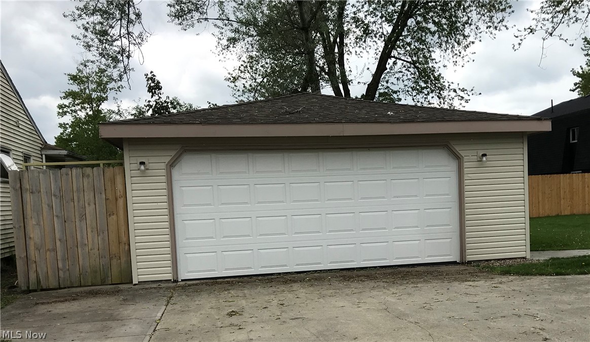 901 Root Road Lorain, OH 44052 - Photo 5 of 28
