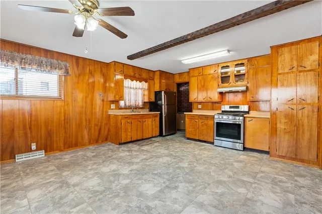 $310,000 | 7019 North Elm Street, Pleasant Valley, MO 64068