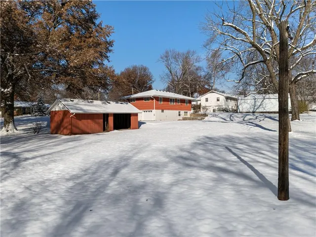 $310,000 | 7019 North Elm Street, Pleasant Valley, MO 64068