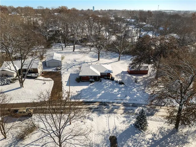 $310,000 | 7019 North Elm Street, Pleasant Valley, MO 64068