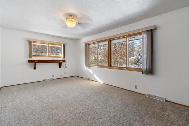 $310,000 | 7019 North Elm Street, Pleasant Valley, MO 64068