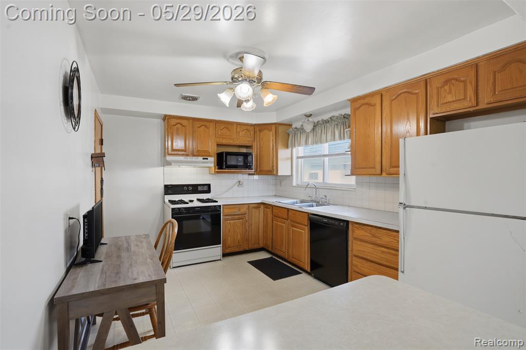 24237 Roxana Avenue Eastpointe, MI 48021 - Photo 12 of 31