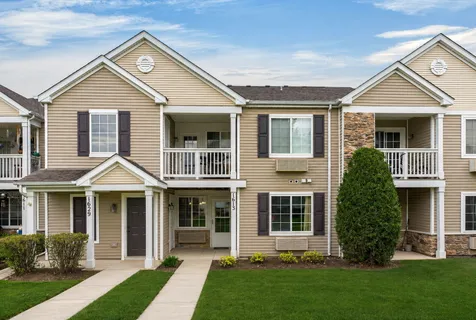 $198,000 | 1613 Silverstone Drive, Unit 1613, Carpentersville, IL 60110