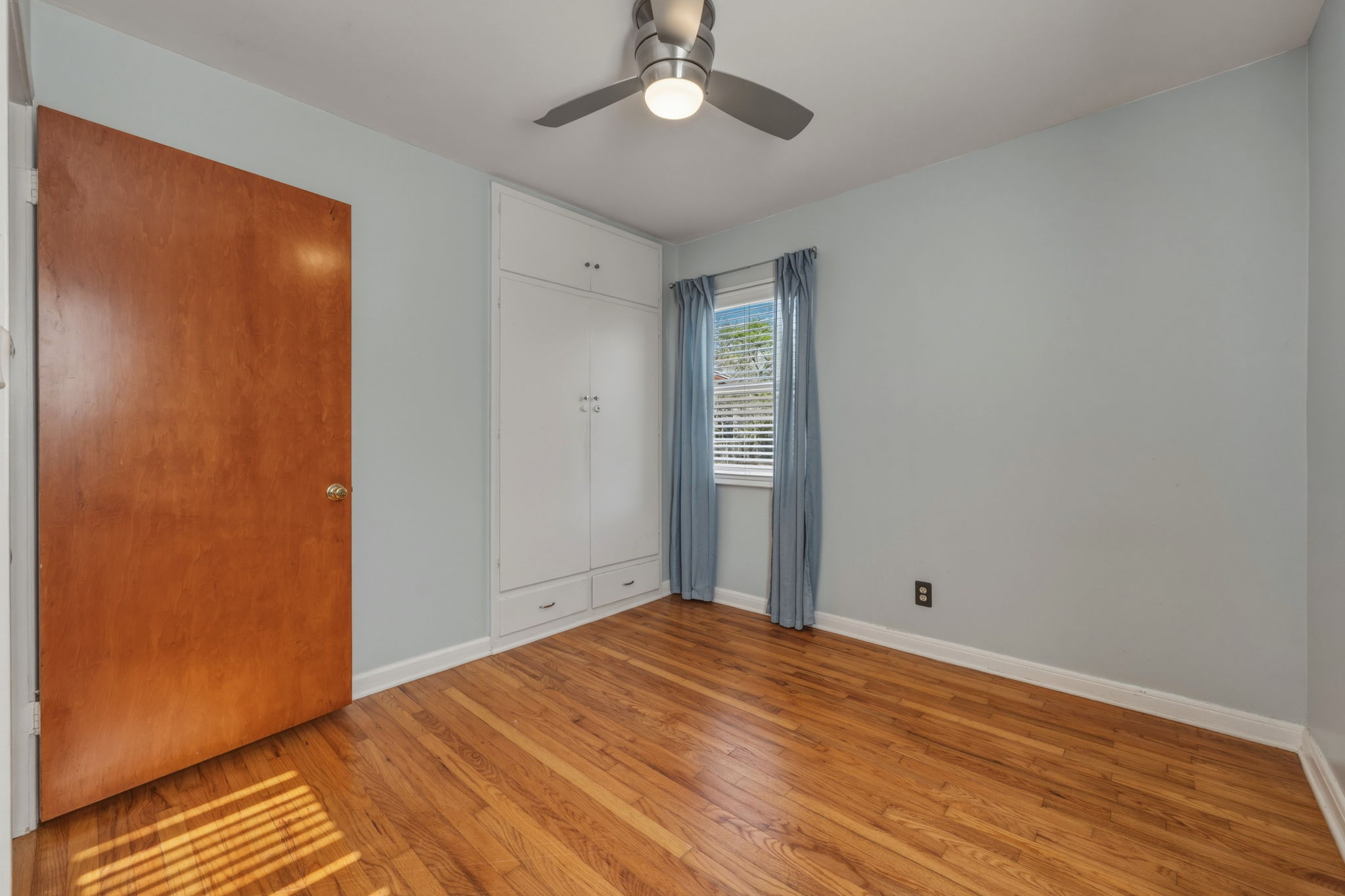 1908 Cullen Avenue Austin, TX 78757 - Photo 10 of 40 a view of empty room with wooden floor