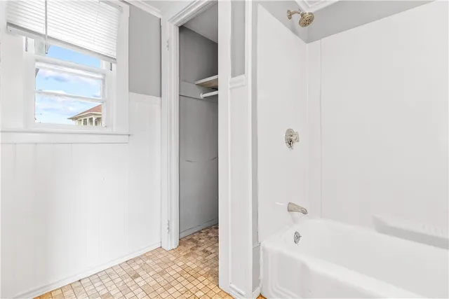 $1,800 | 291 Maple Avenue, Unit 2, Barrington, RI 02806