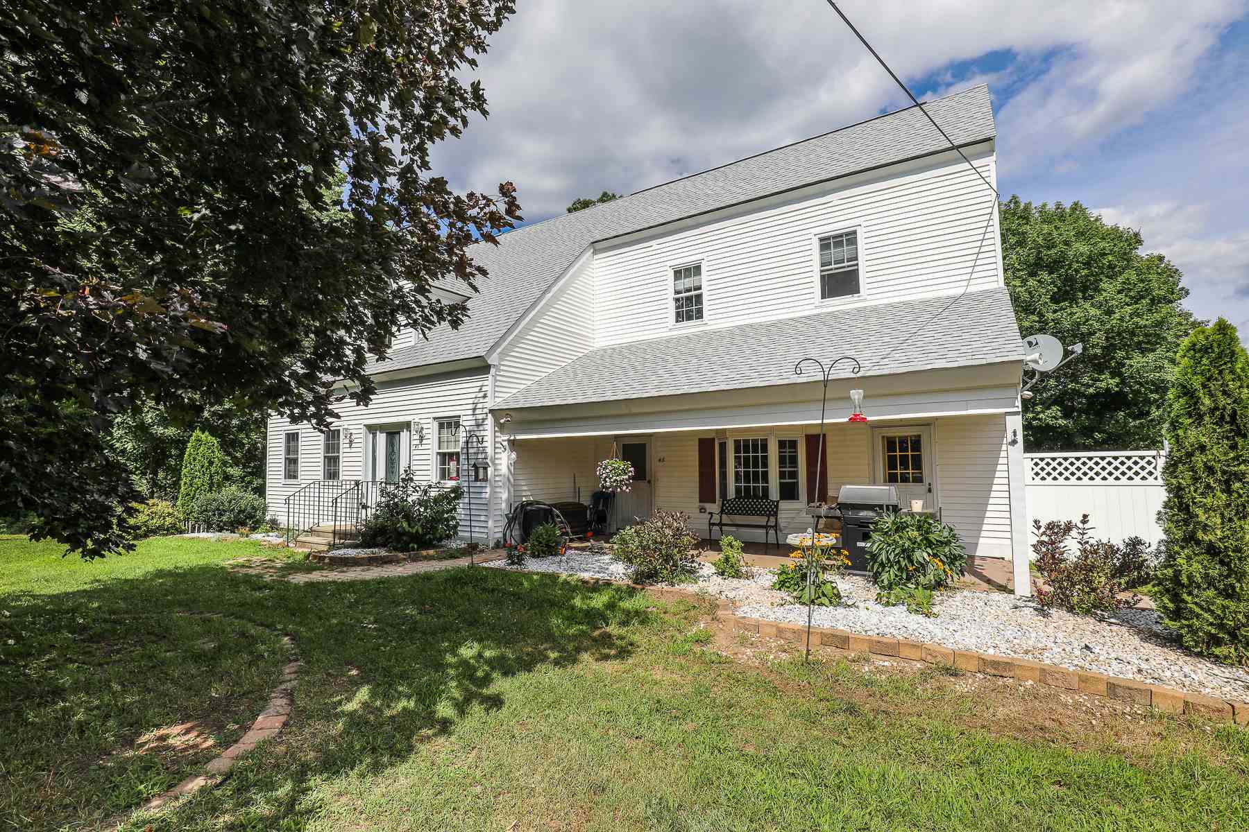 45 Lawrence Road Weare, NH 03281 - Photo 1 of 40