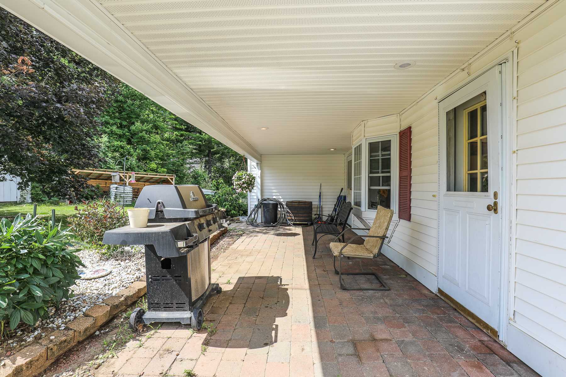45 Lawrence Road Weare, NH 03281 - Photo 2 of 40