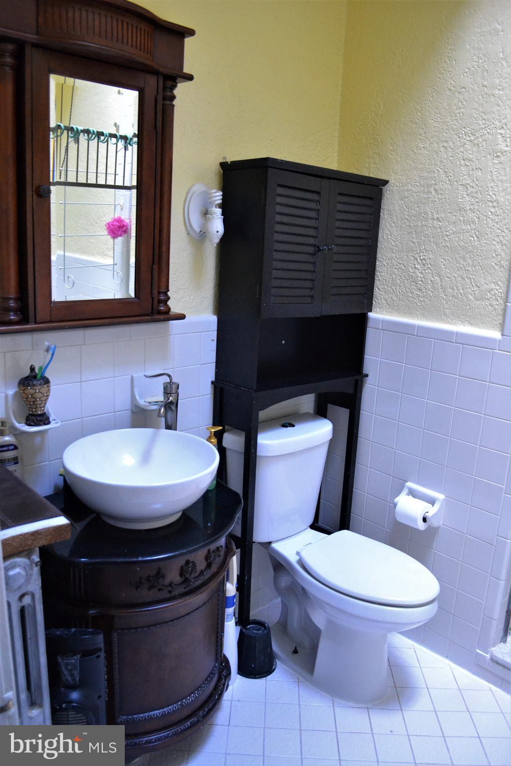 717 Kenmore Road Philadelphia, PA 19151 - Photo 50 of 69 Bathroom