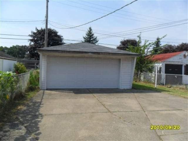 848 Sherbourne Street Inkster, MI 48141 - Photo 3 of 10 31026902-2.JPG