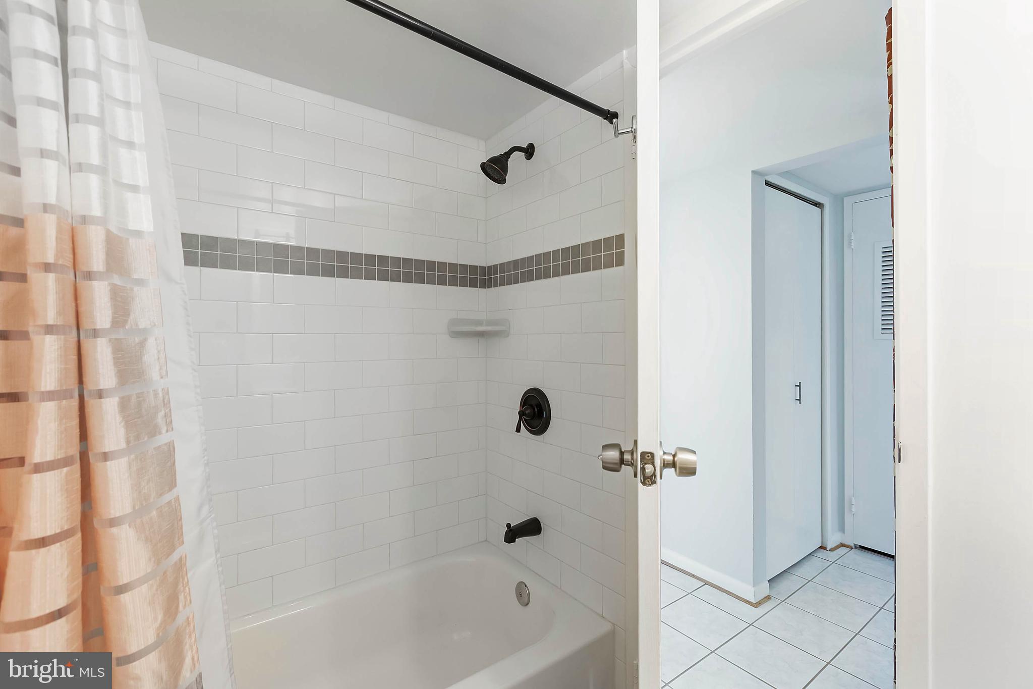 17816 Buehler Road, Unit 165 Olney, MD 20832 - Photo 13 of 20 Shower