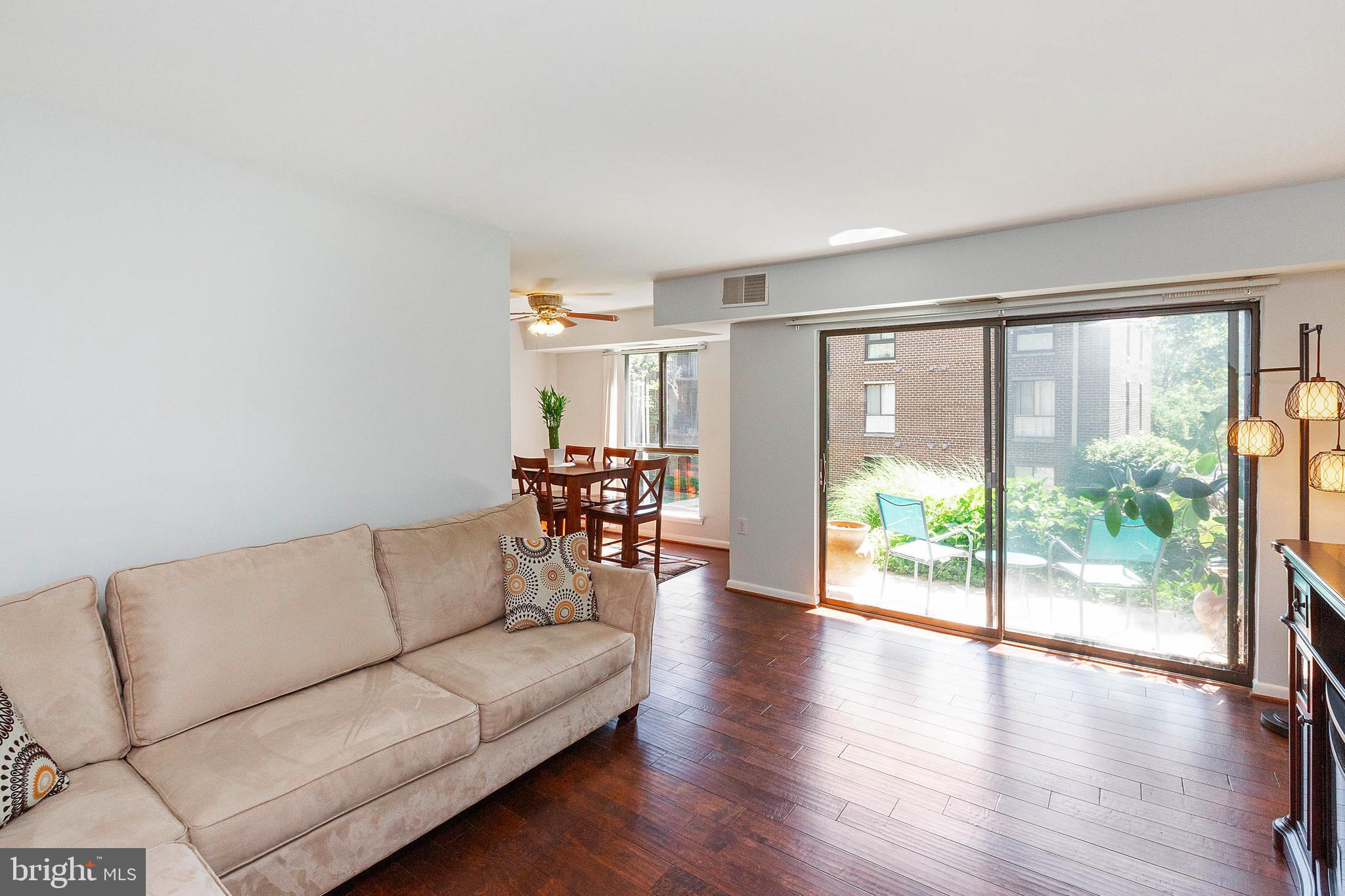 17816 Buehler Road, Unit 165 Olney, MD 20832 - Photo 4 of 20 Living Room