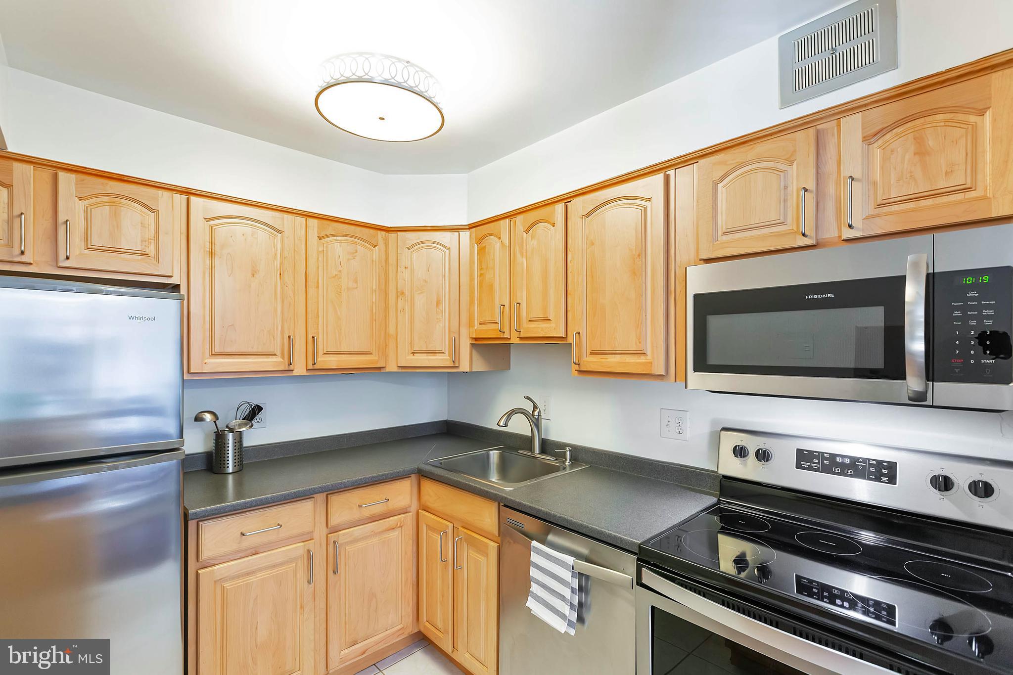 17816 Buehler Road, Unit 165 Olney, MD 20832 - Photo 6 of 20 Kitchen...beautiful new stainless steel appliances