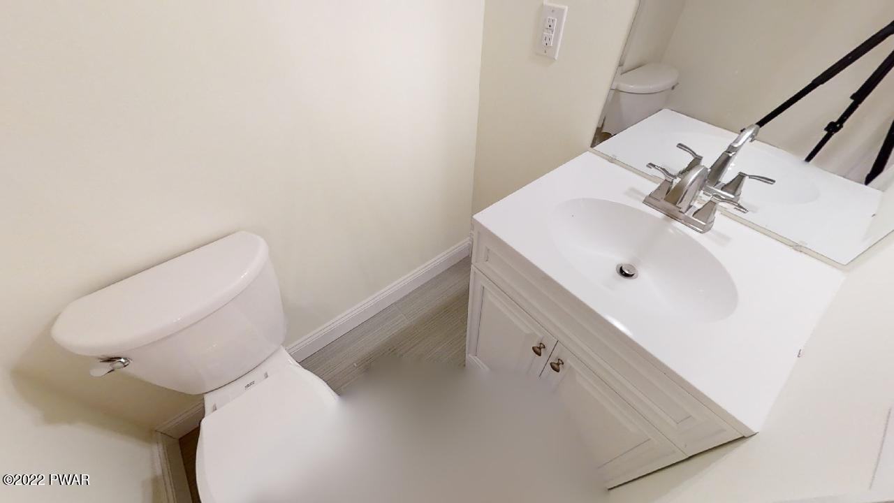 475 Raymondskill Road Milford, PA 18337 - Photo 17 of 26 1/2 bath