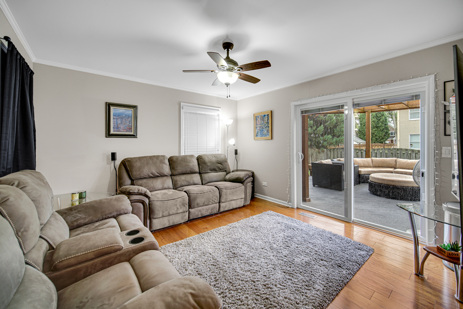 807 Summit Avenue Wauconda, IL 60084 - Photo 13 of 25 a living room with furniture