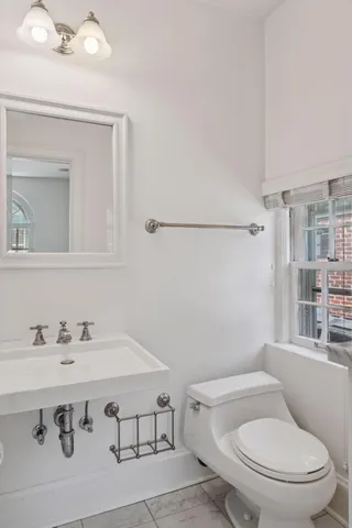 $4,500 | 1785 Dupont Avenue South, Unit MAIN, Minneapolis, MN 55403