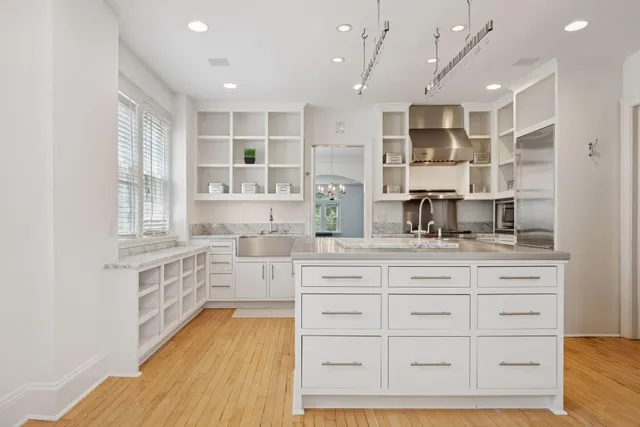 $4,500 | 1785 Dupont Avenue South, Unit MAIN, Minneapolis, MN 55403