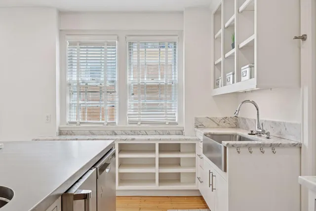 $4,500 | 1785 Dupont Avenue South, Unit MAIN, Minneapolis, MN 55403