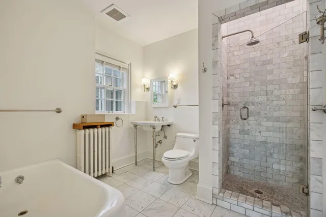 $4,500 | 1785 Dupont Avenue South, Unit MAIN, Minneapolis, MN 55403