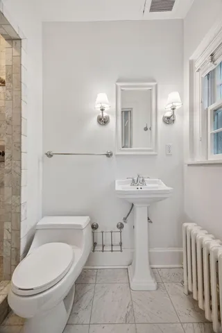 $4,500 | 1785 Dupont Avenue South, Unit MAIN, Minneapolis, MN 55403