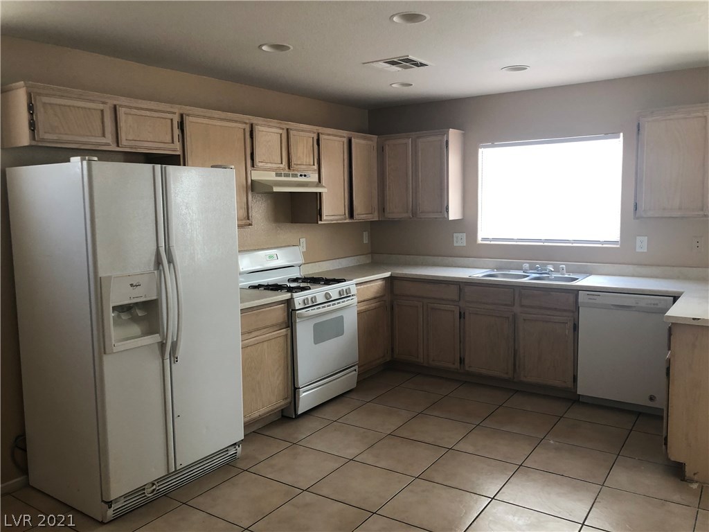 2191 Clancy Street Las Vegas, NV 89156 - Photo 3 of 18