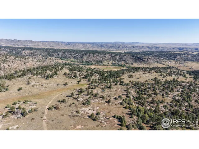 a black and white photo of a room